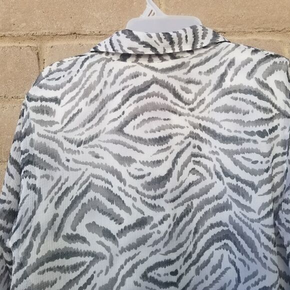 Alfred Dunner Black White Animal Print Blouse. - Picture 9 of 11